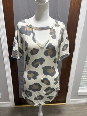 Leopard Print Ivory & Gray Short Sleeve Women's Top